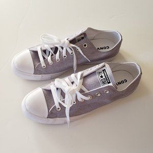 light gray chuck taylors